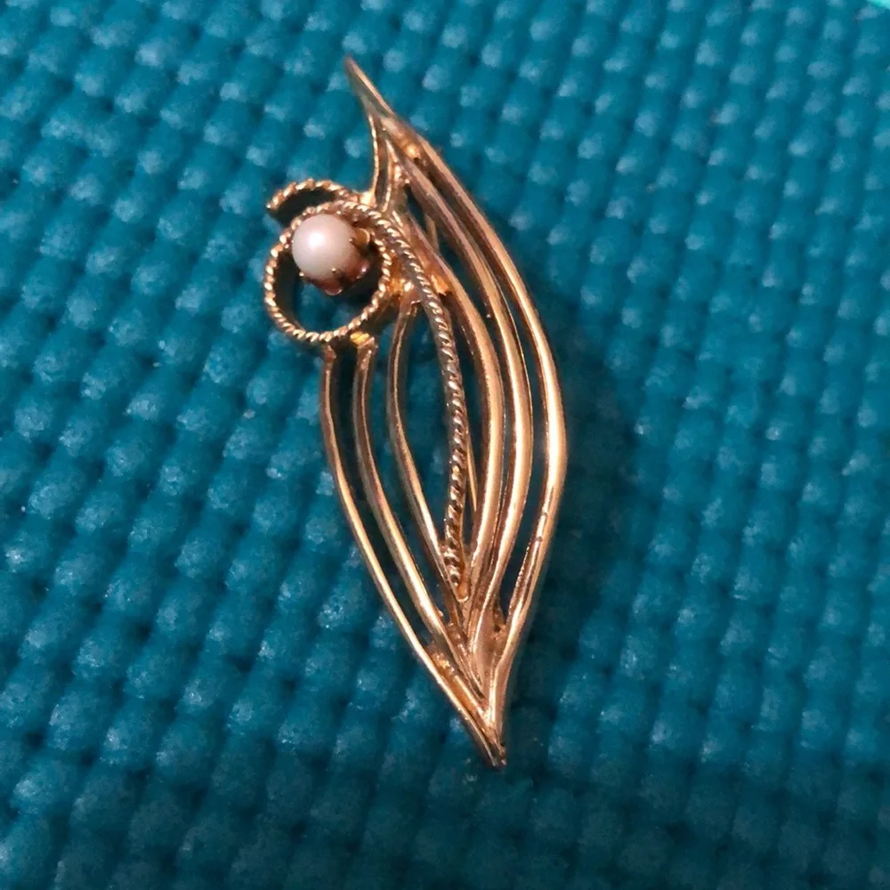 Beautiful Vintage Faux Pearl Pin - Picture 1 of 4